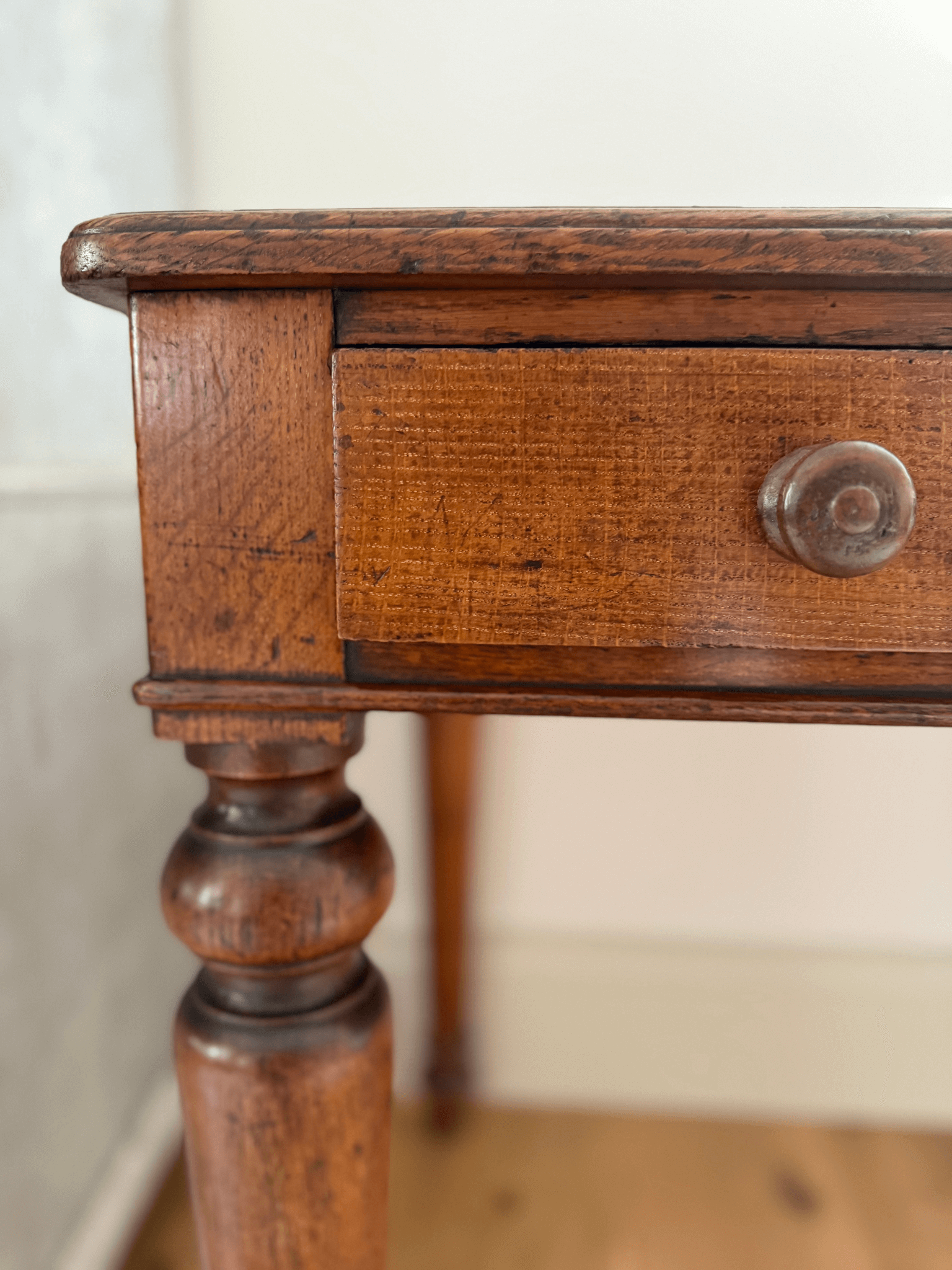 holland and son, holland and son desk, writing desk, antique desk, victorian desk, antiques, antique dealer, best antique dealers, vinterior